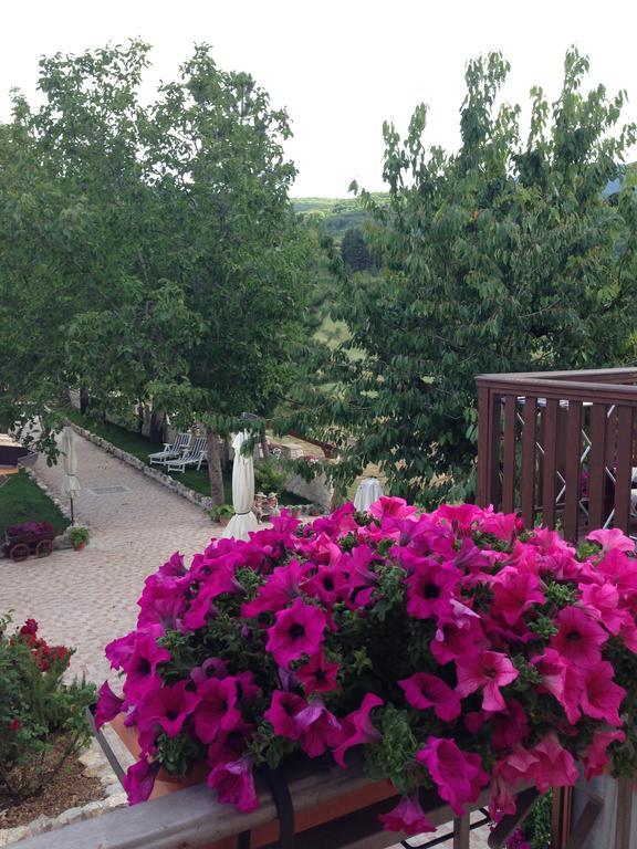 Agriturismo Capriccio Di Giove Cansano Bagian luar foto